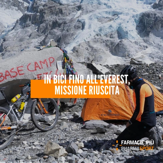 In bici fino all'Everest missione riuscita